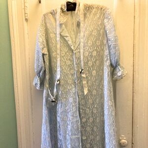 Vintage blue lace peignoir robe M 1960s.
